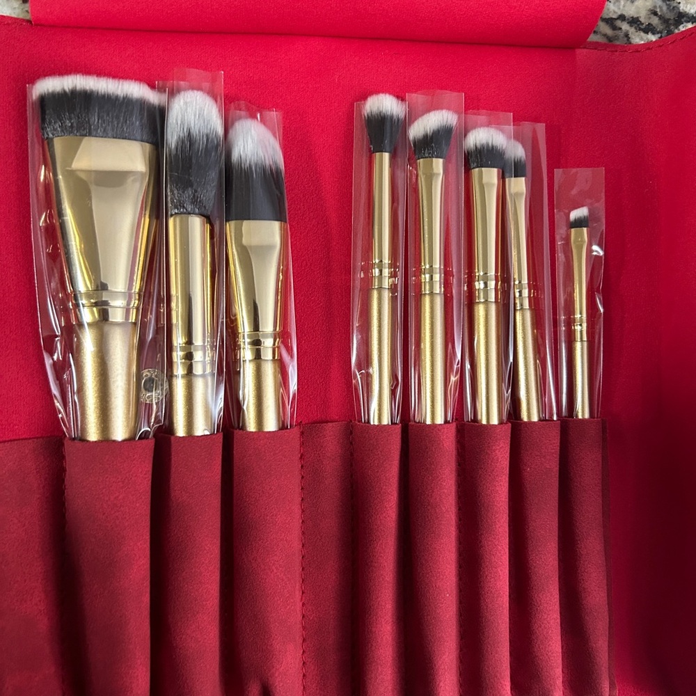 Luxie glitter and gold 8 piece brush set